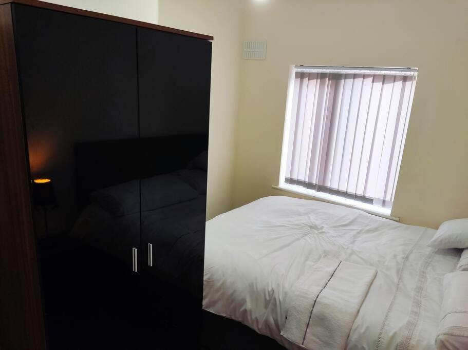 Cheerful 2-Bedroom Home With Off Street Parking 黑潭 外观 照片