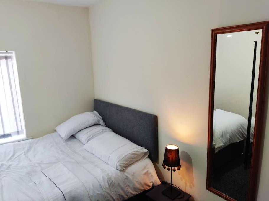 Cheerful 2-Bedroom Home With Off Street Parking 黑潭 外观 照片