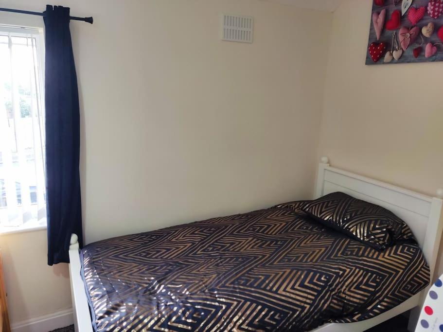Cheerful 2-Bedroom Home With Off Street Parking 黑潭 外观 照片