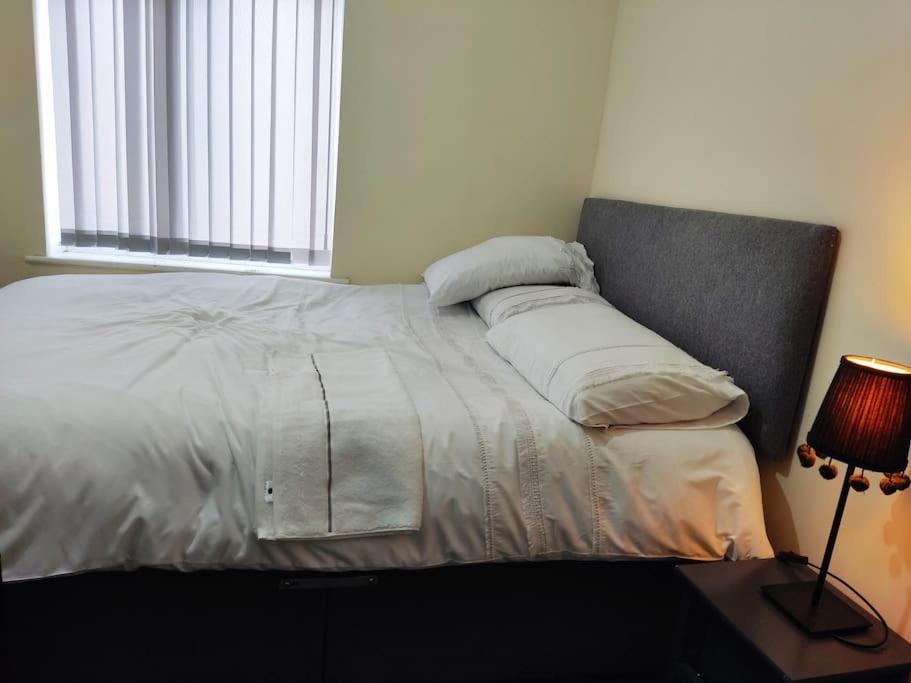 Cheerful 2-Bedroom Home With Off Street Parking 黑潭 外观 照片