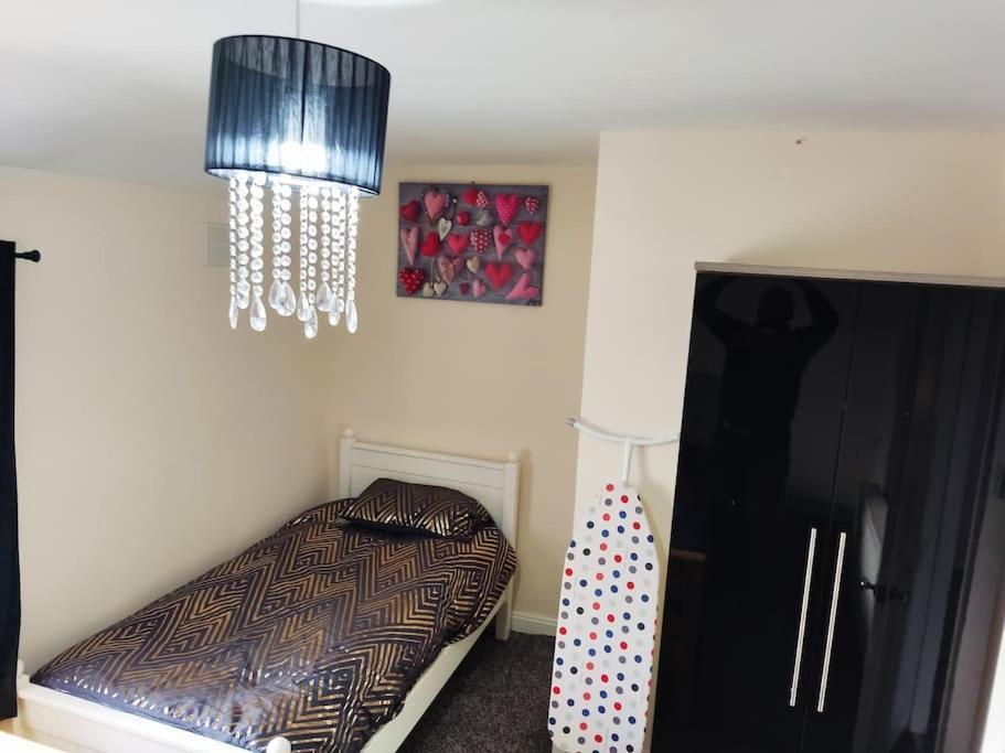 Cheerful 2-Bedroom Home With Off Street Parking 黑潭 外观 照片
