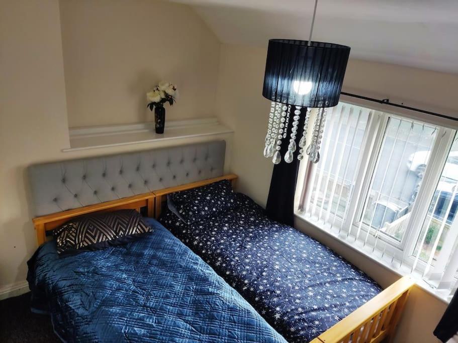 Cheerful 2-Bedroom Home With Off Street Parking 黑潭 外观 照片